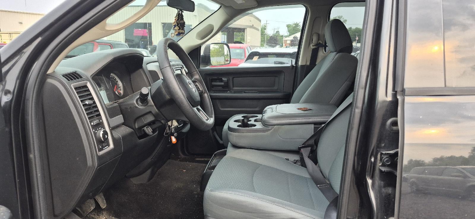 2017 RAM 1500 Express Crew Cab 4x4 5'7" Box