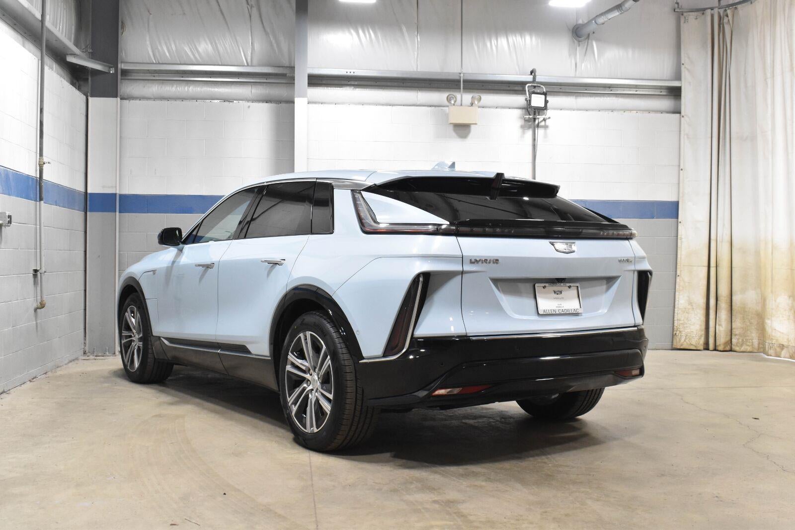 2024 Cadillac LYRIQ Luxury 1
