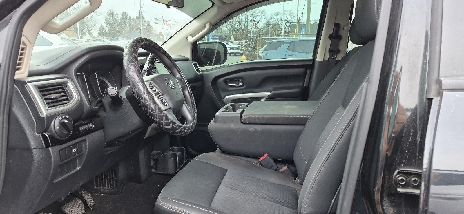 2019 Nissan TITAN SV