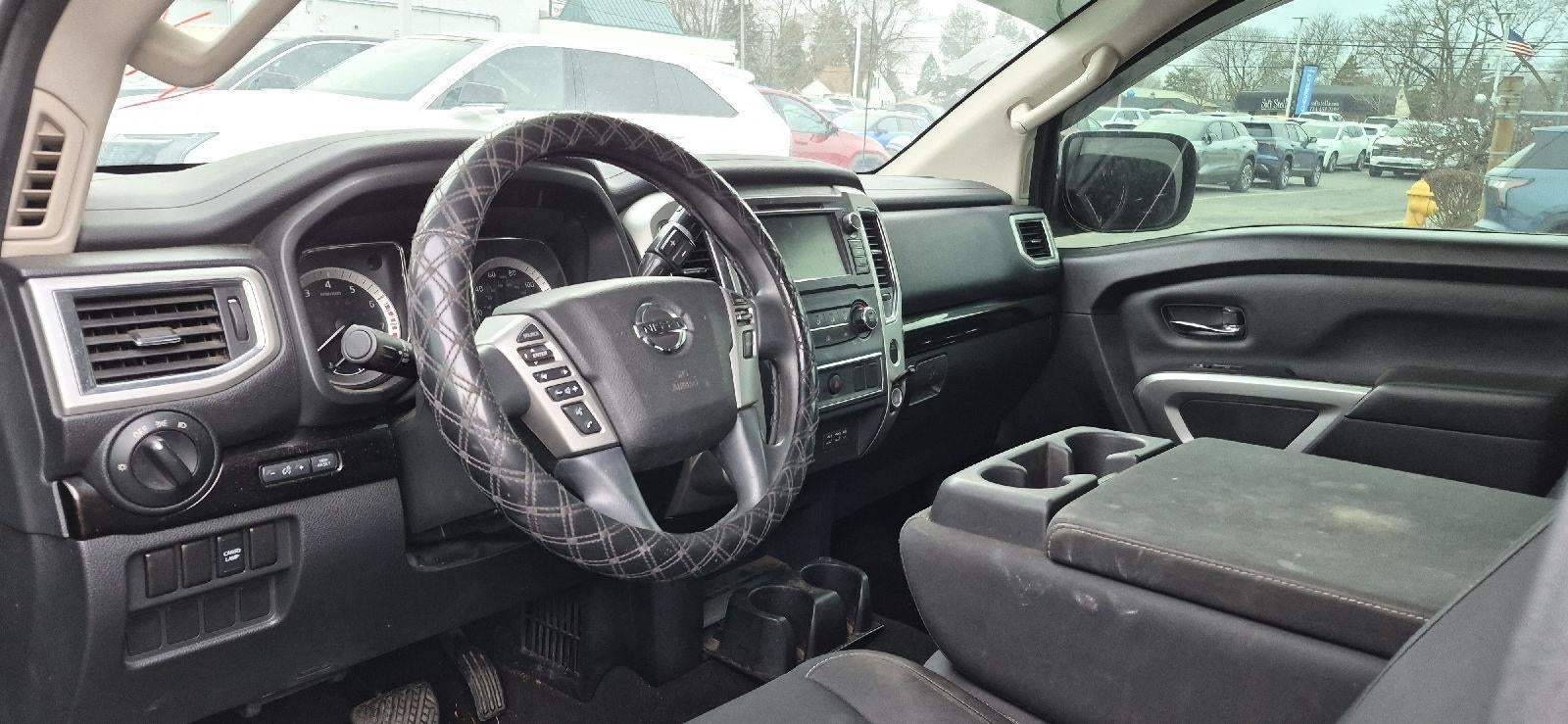 2019 Nissan TITAN SV