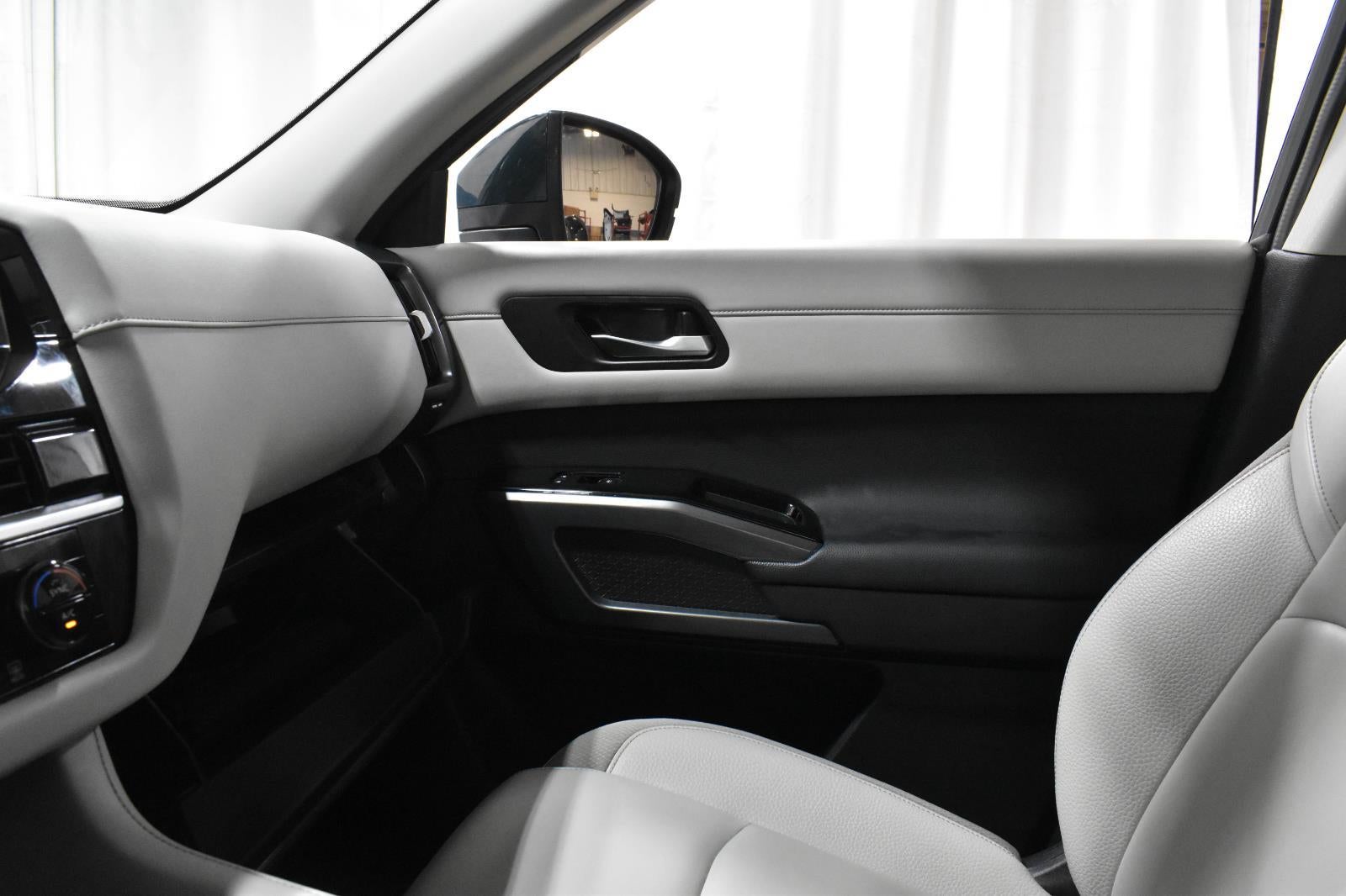 2022 Nissan Pathfinder SL 4WD