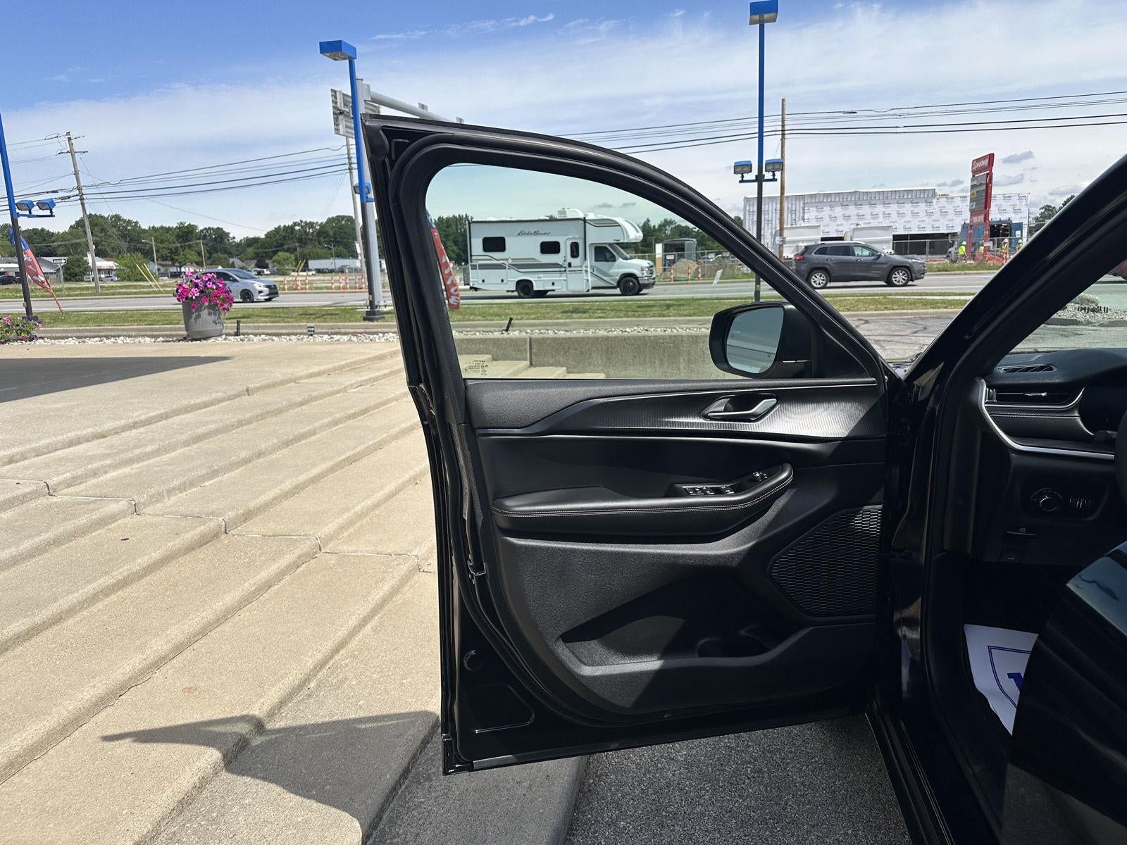 2024 Jeep Grand Cherokee Laredo X