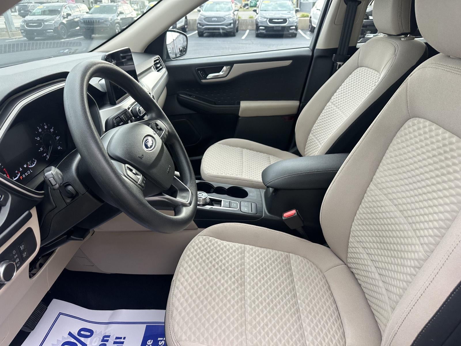 2020 Ford Escape SE