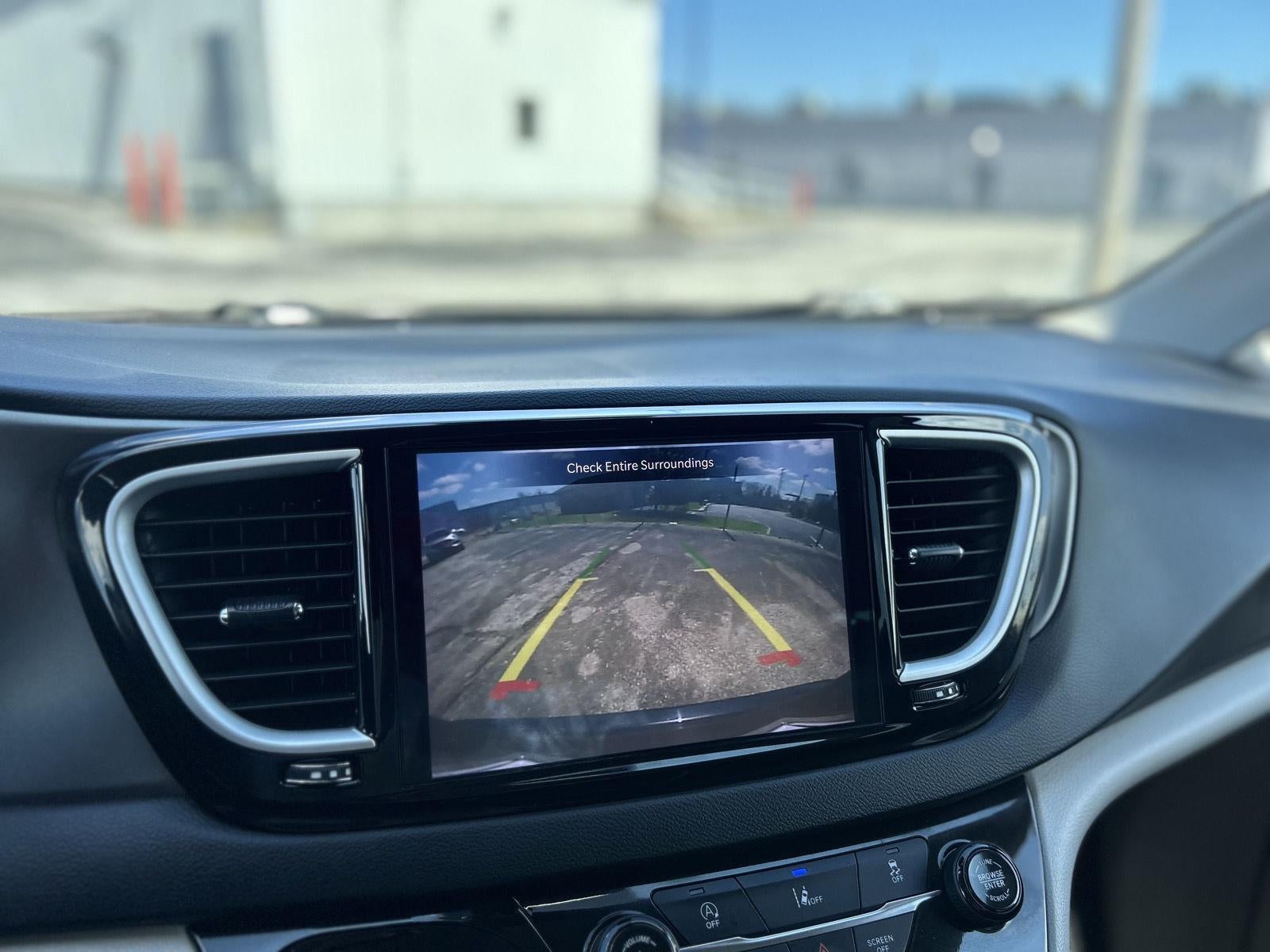 2022 Chrysler Pacifica Touring L