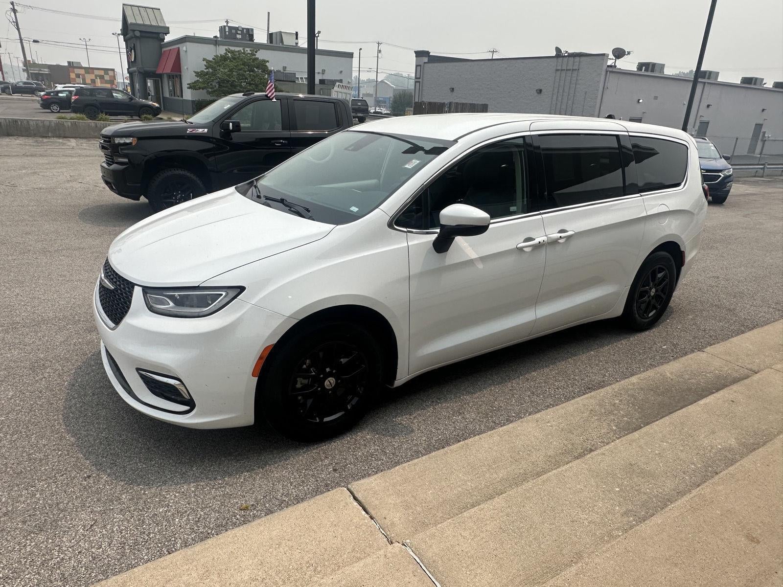 2023 Chrysler Pacifica Touring L