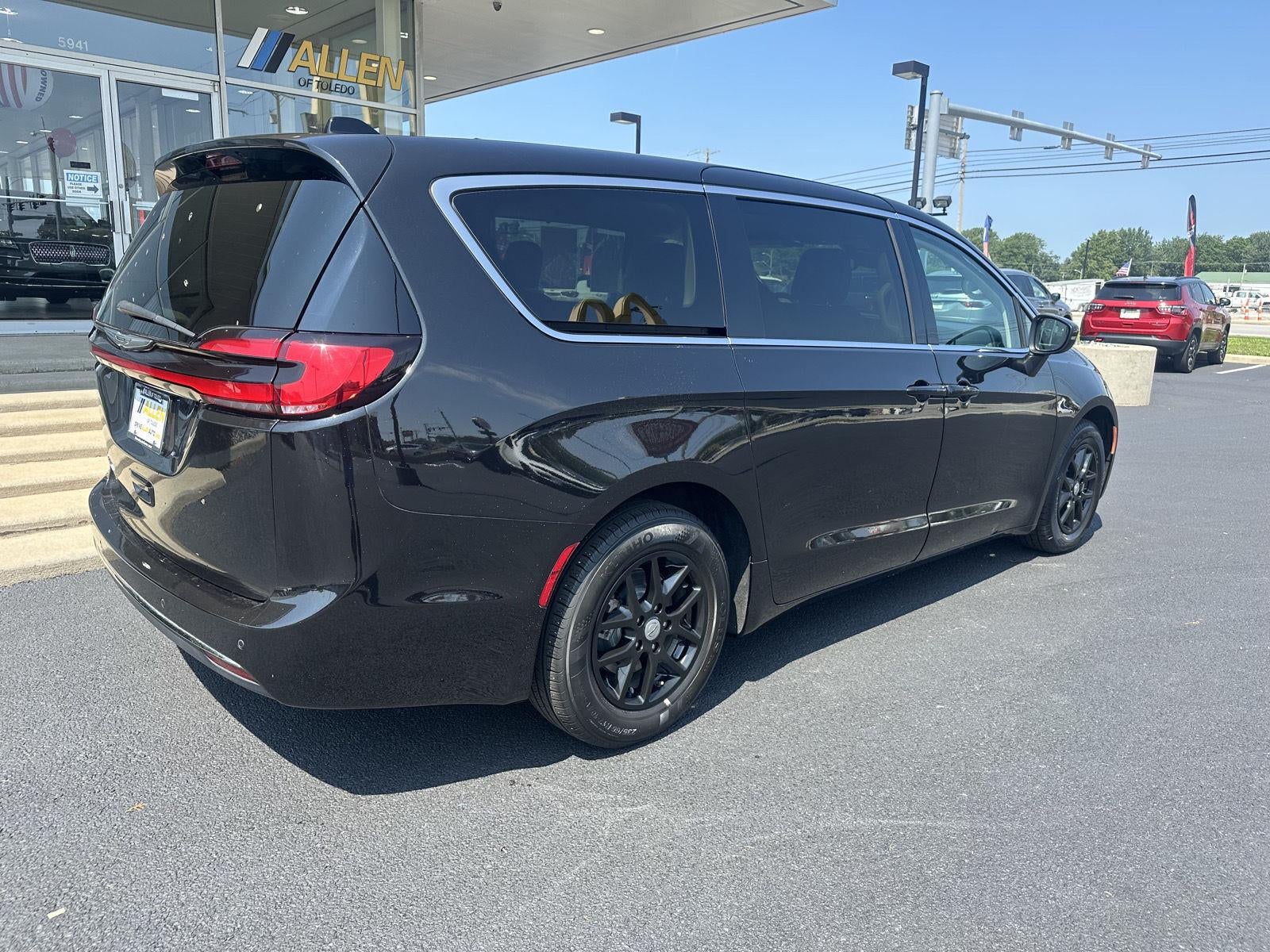 2023 Chrysler Pacifica Touring L