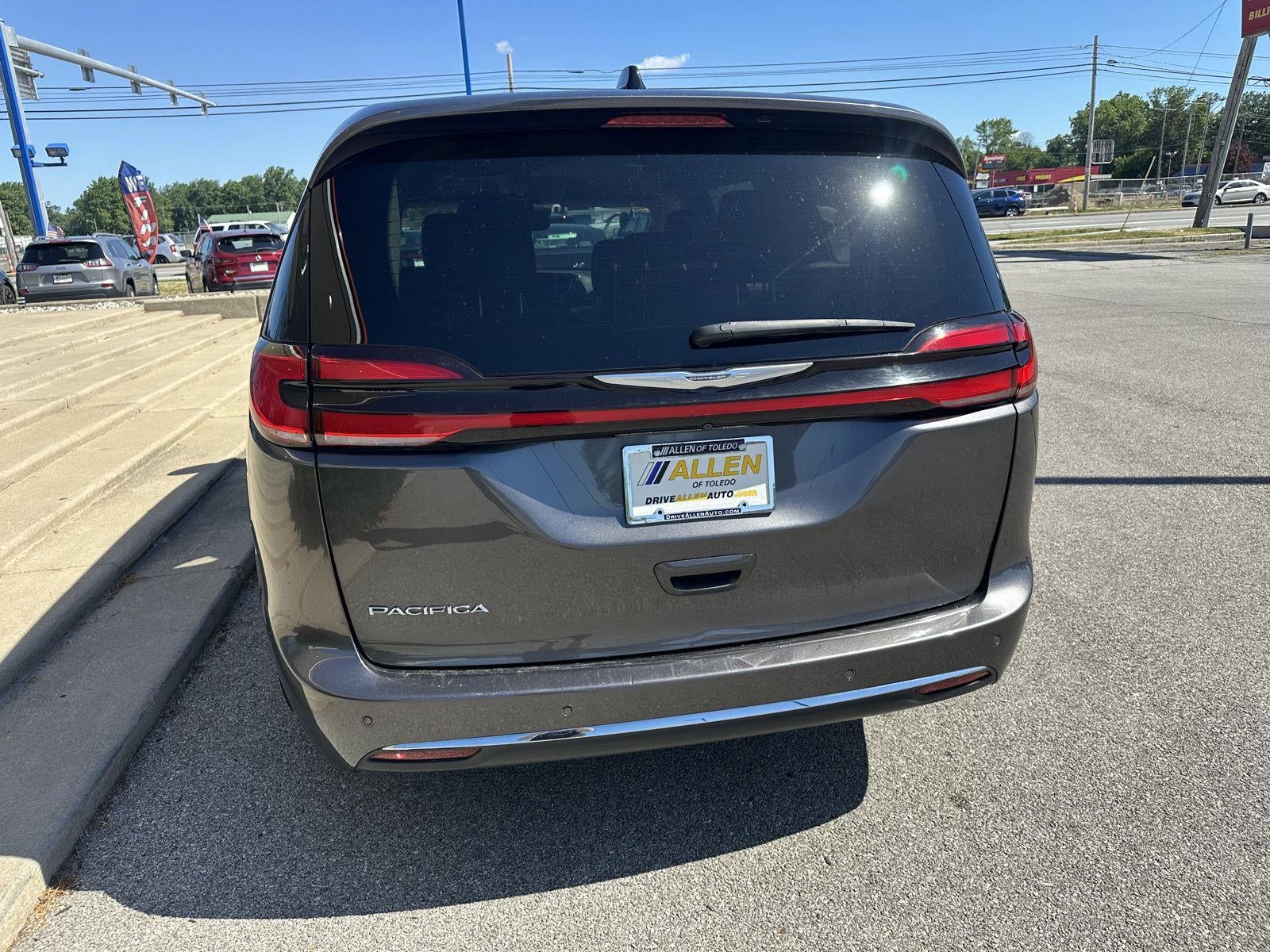 2023 Chrysler Pacifica Touring L