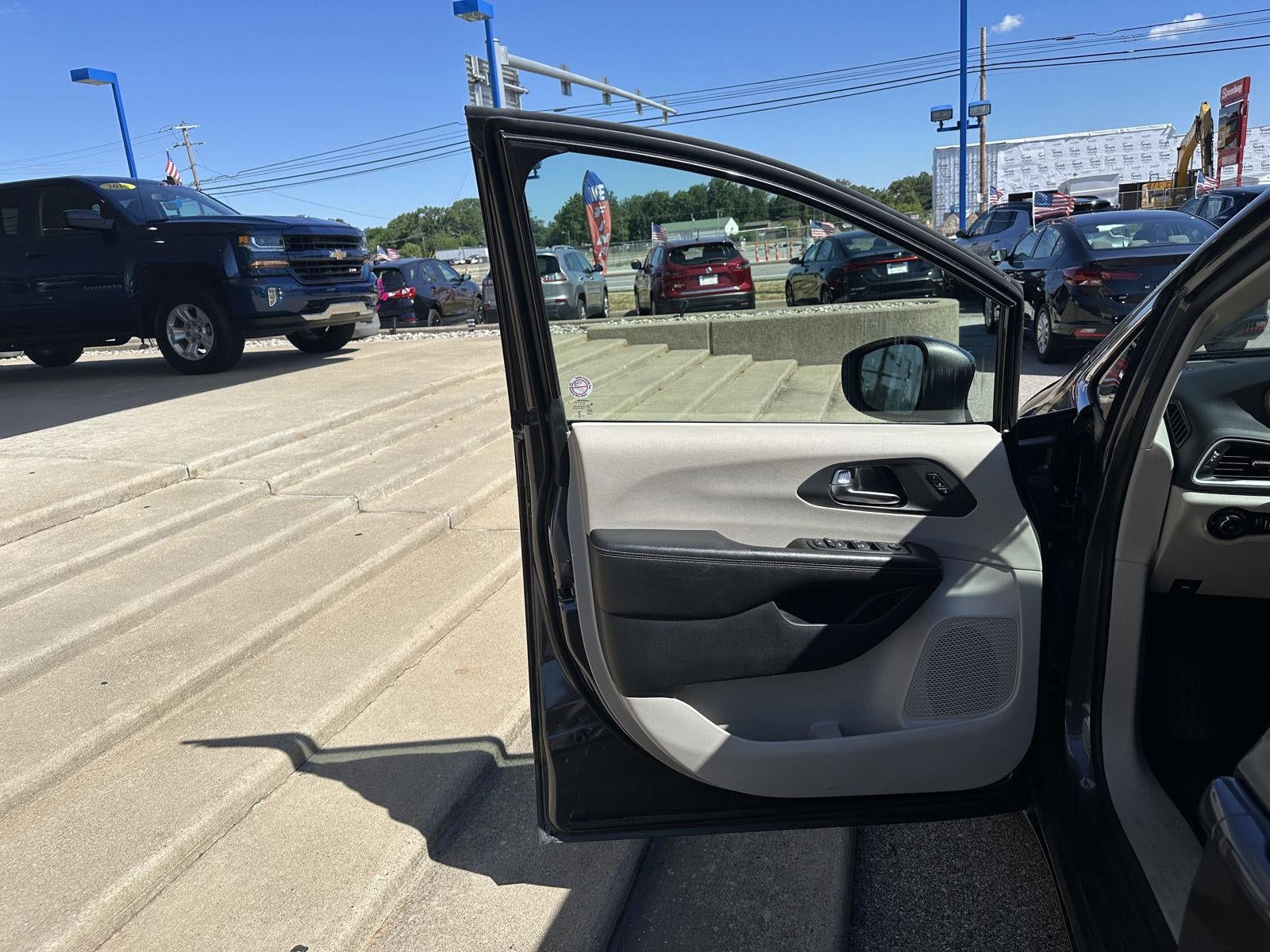 2023 Chrysler Pacifica Touring L