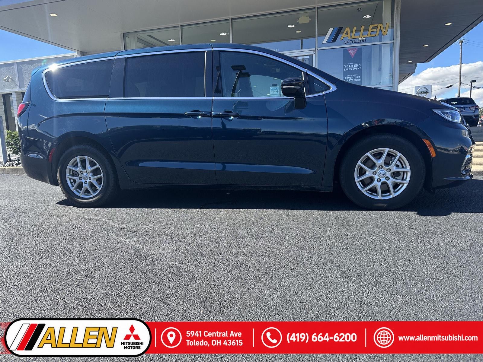 2025 Chrysler Pacifica Select