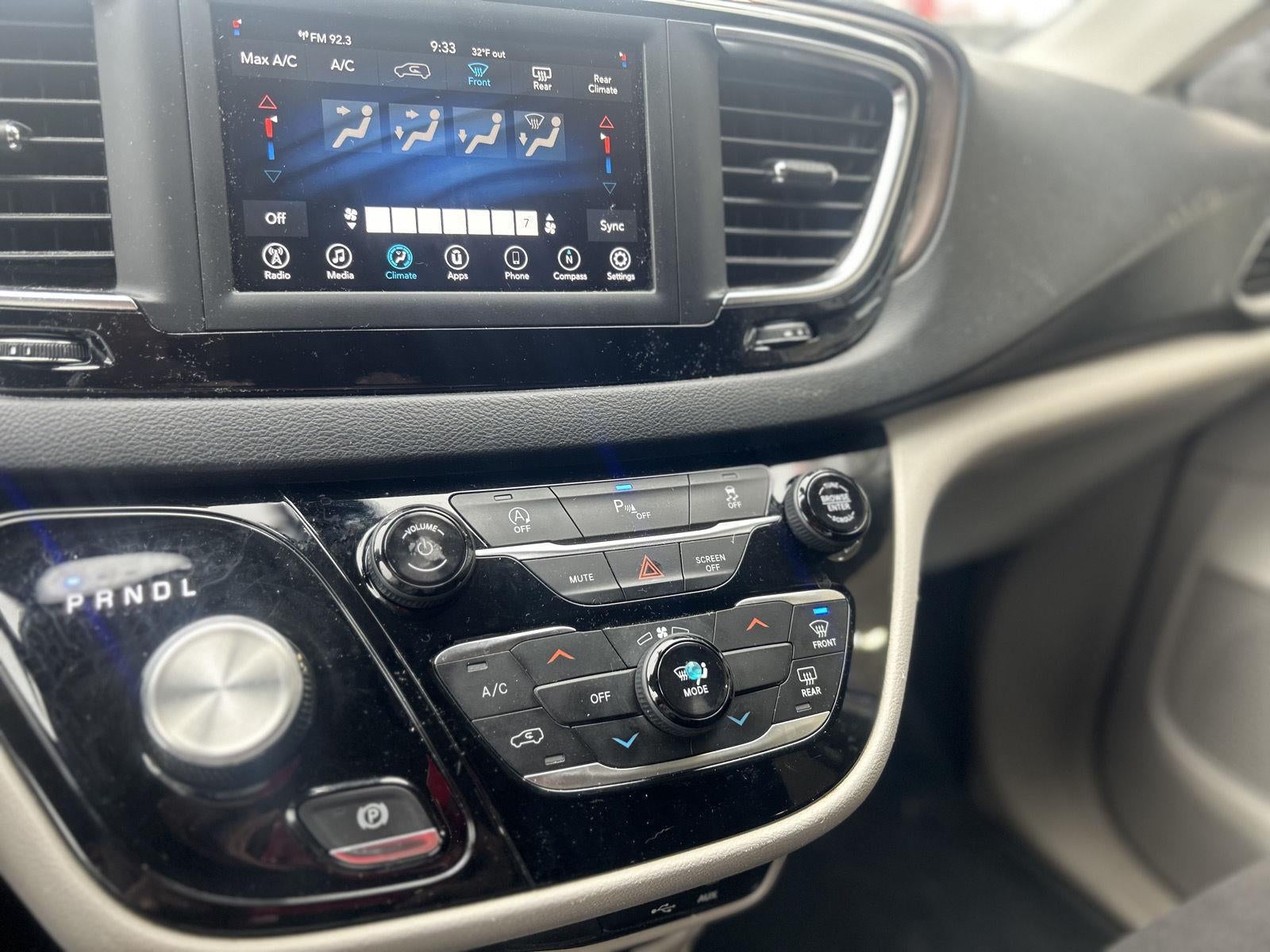 2020 Chrysler Voyager LX