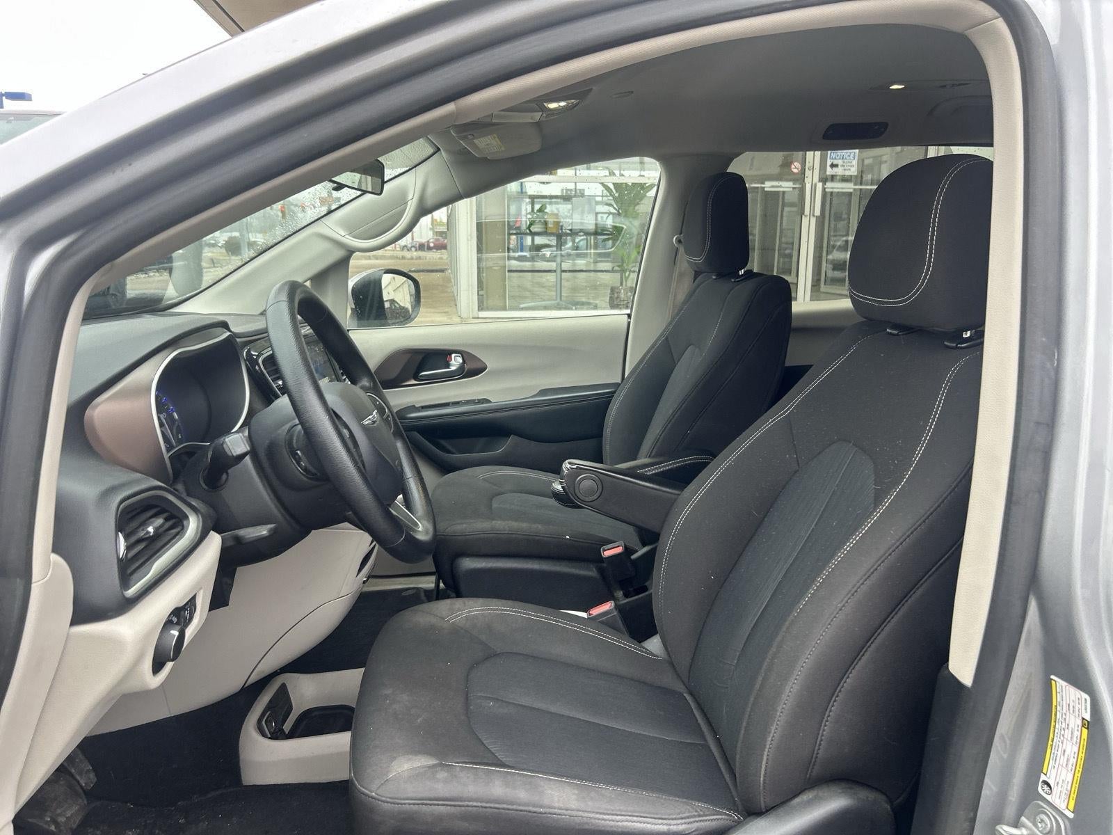 2020 Chrysler Voyager LX