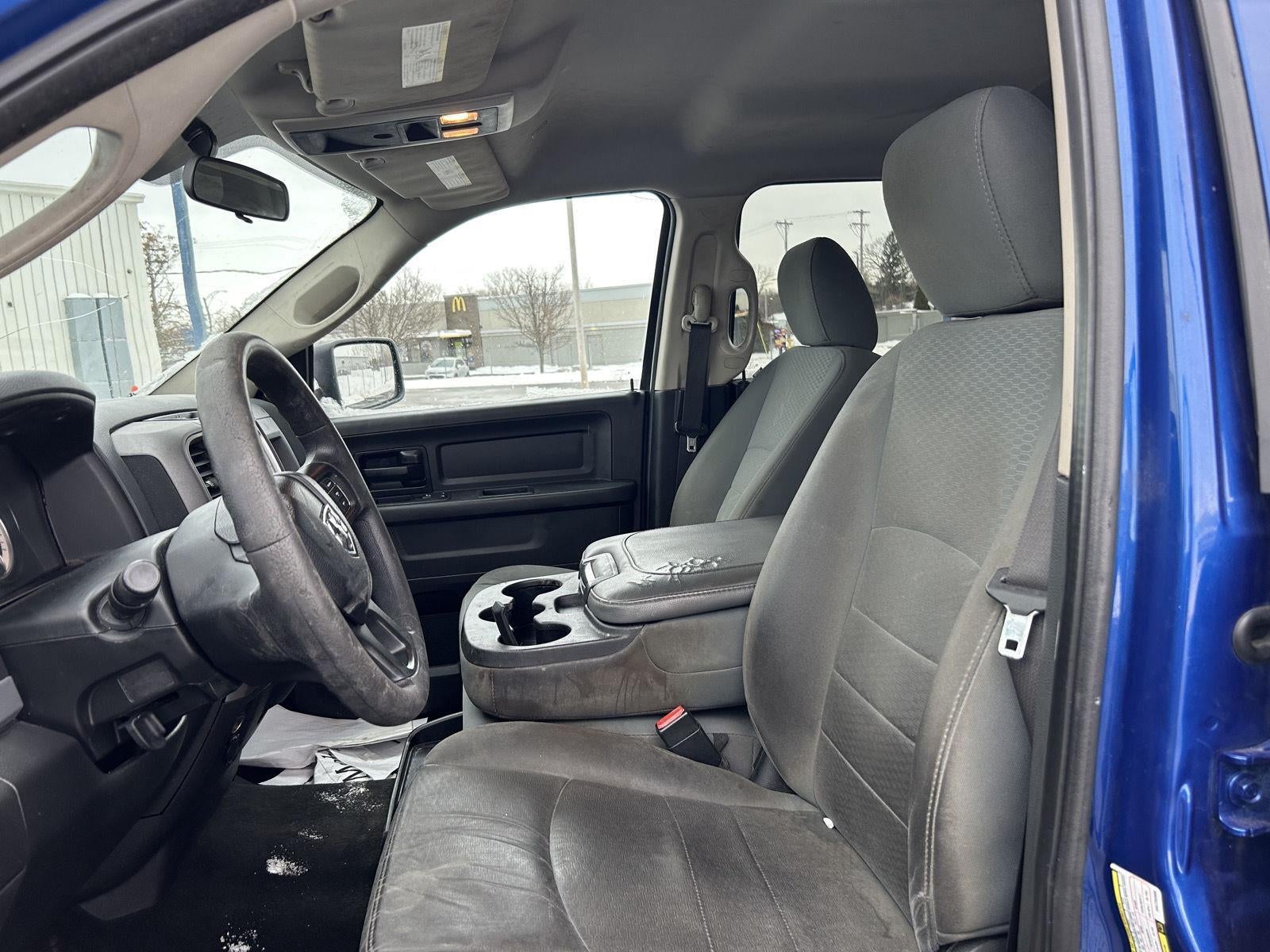 2017 RAM 1500 EXPRESS 4X4 CREW CAB 5'7