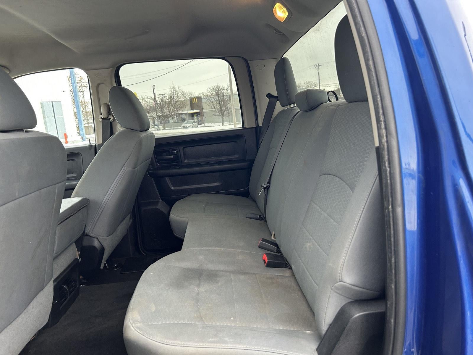 2017 RAM 1500 EXPRESS 4X4 CREW CAB 5'7