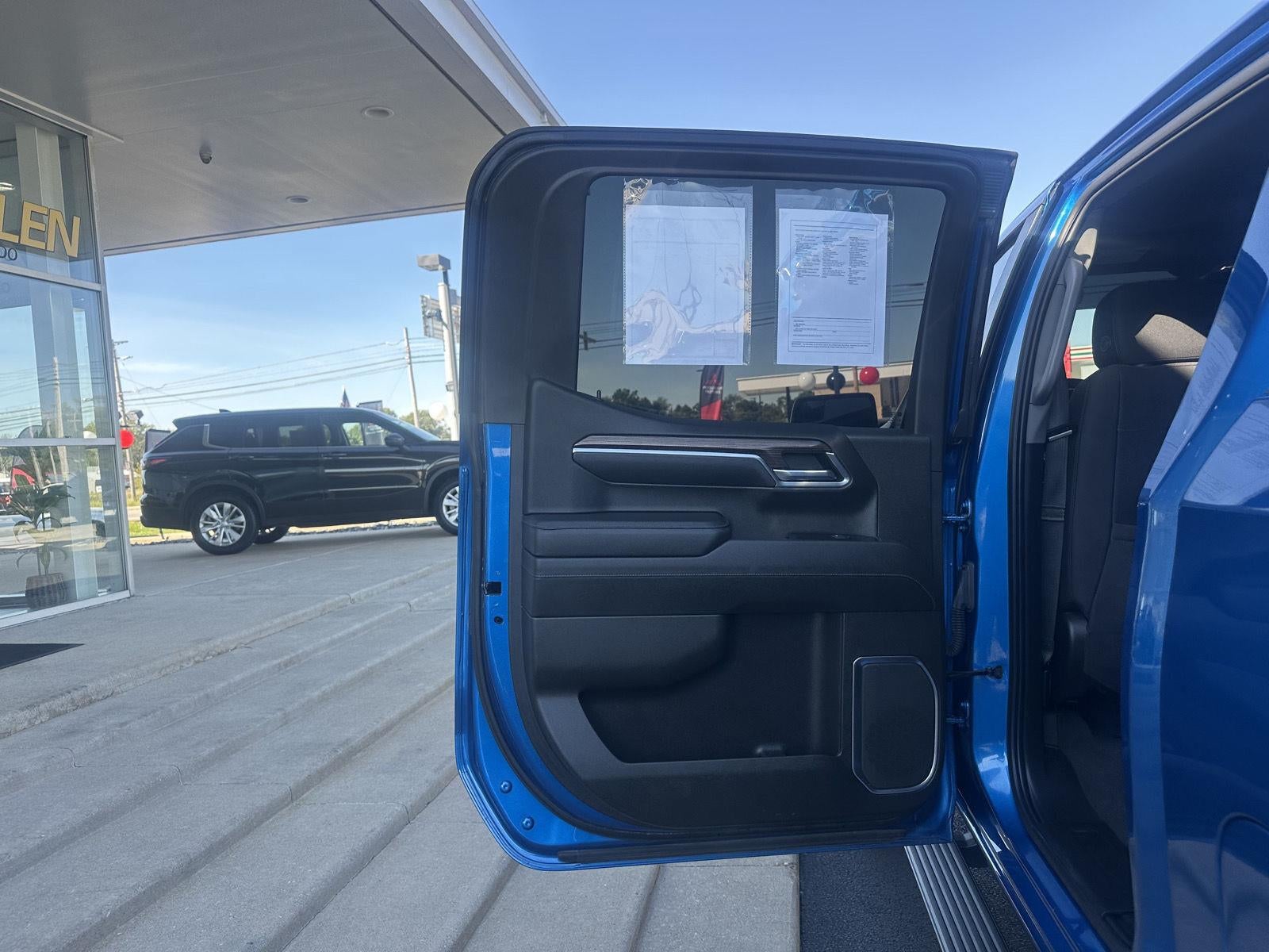 2022 Chevrolet SILVERADO 1500 4WD CREW CAB 147 LT TRAI