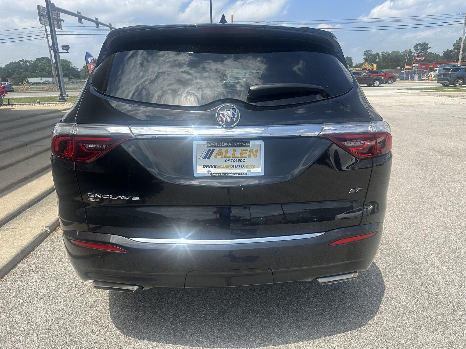 2023 Buick Enclave Essence