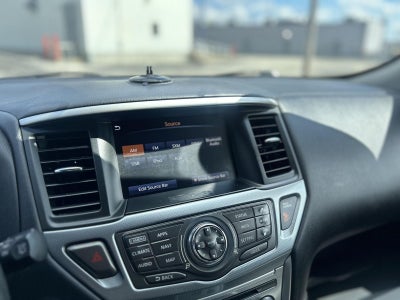 2019 Nissan Pathfinder SL