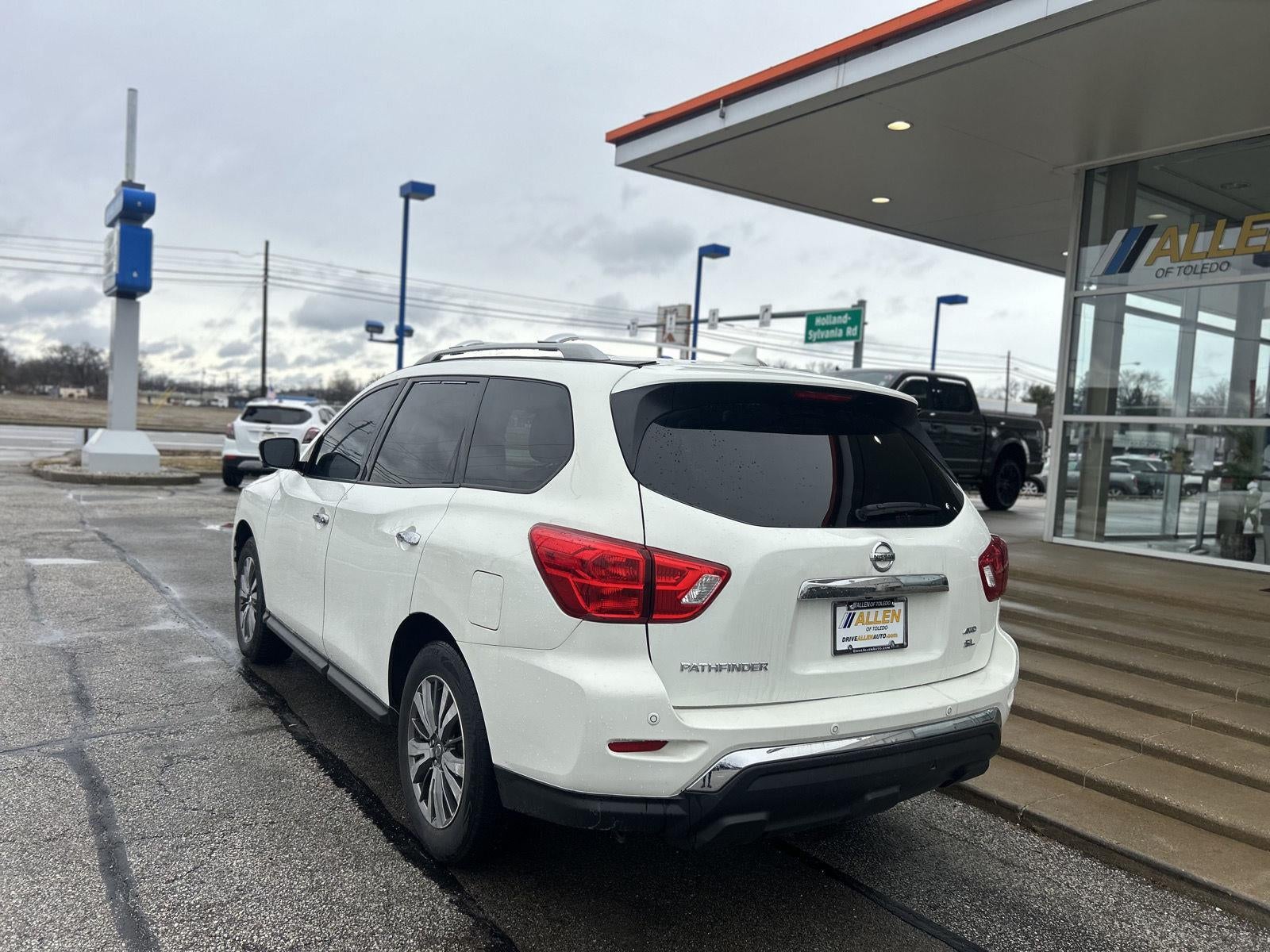 2019 Nissan Pathfinder SL