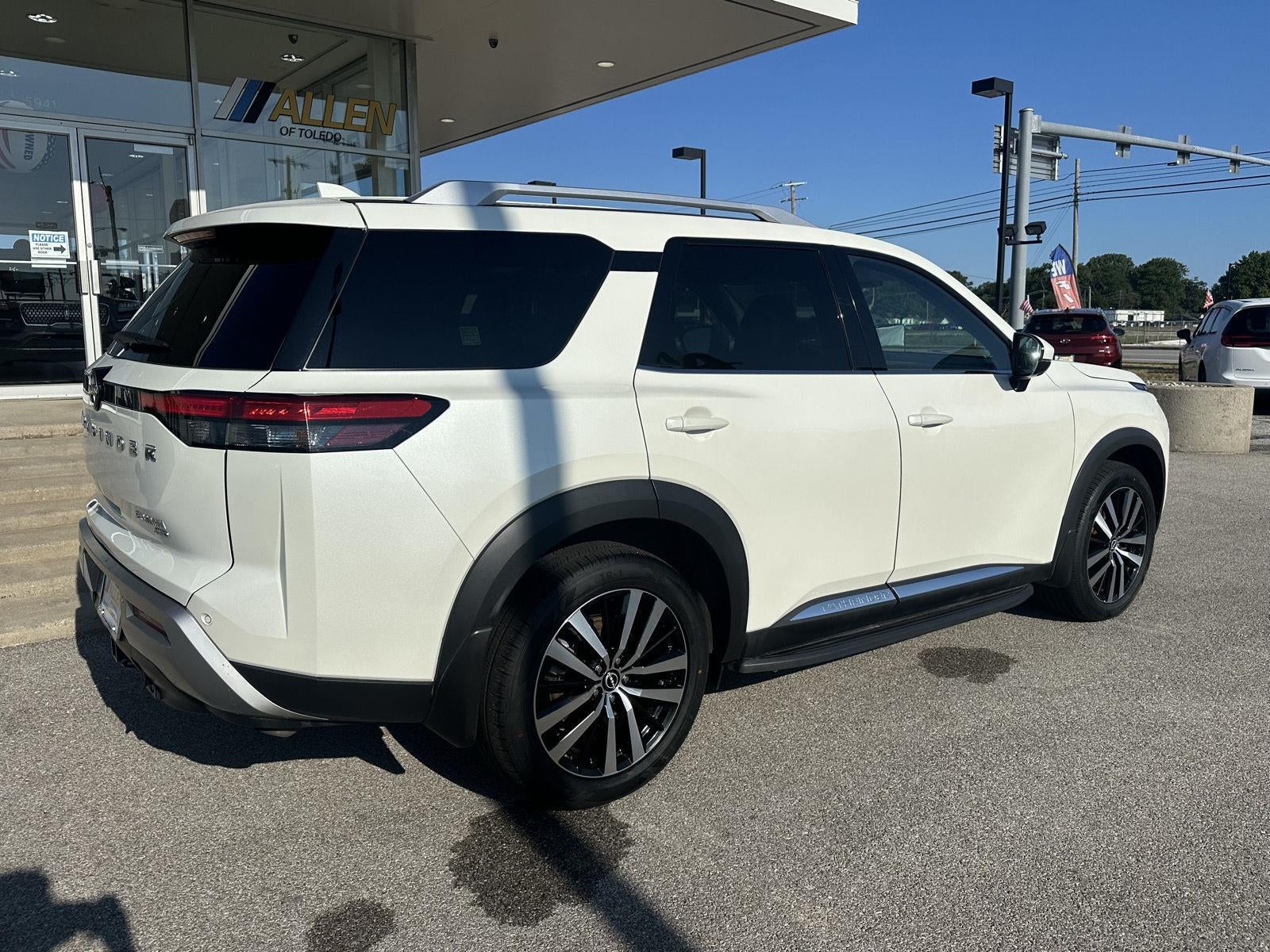 2023 Nissan Pathfinder Platinum