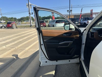 2023 Nissan Pathfinder Platinum