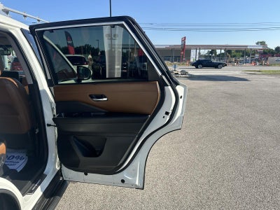 2023 Nissan Pathfinder Platinum
