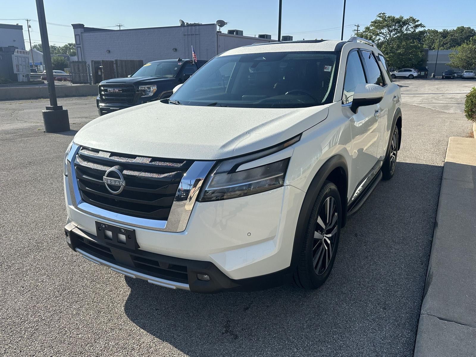 2023 Nissan Pathfinder Platinum