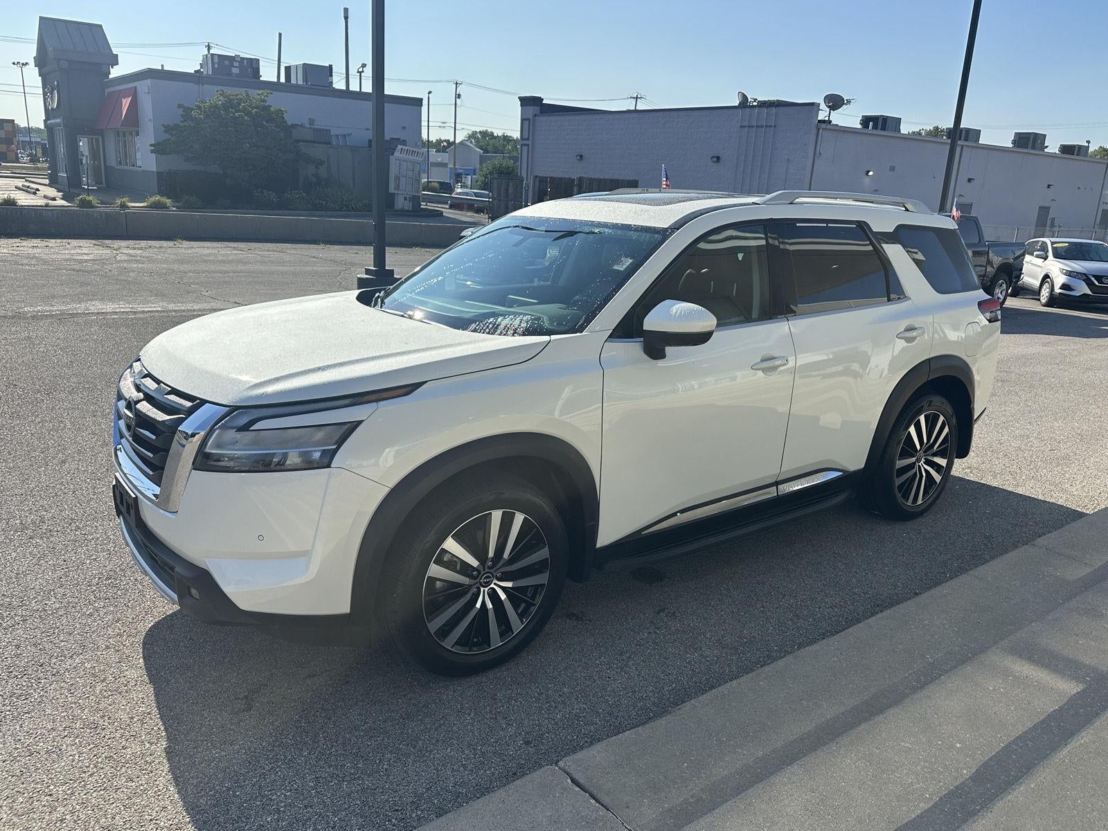 2023 Nissan Pathfinder Platinum