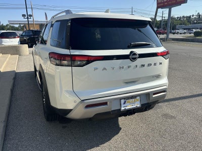 2023 Nissan Pathfinder Platinum