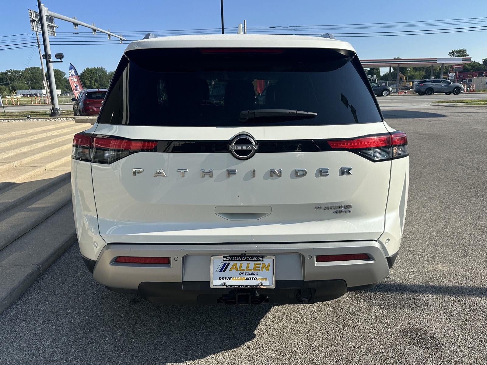 2023 Nissan Pathfinder Platinum