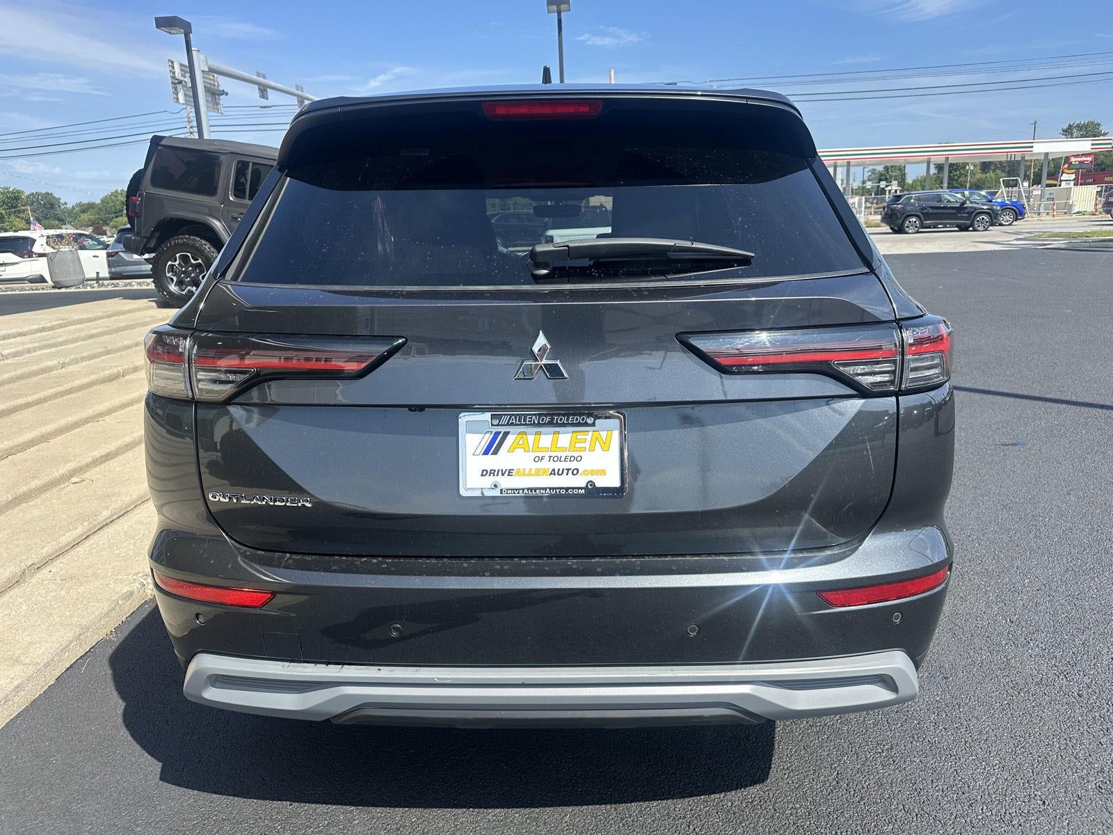 2025 Mitsubishi Outlander SE