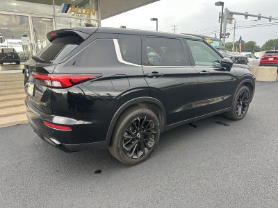 2023 Mitsubishi Outlander SE