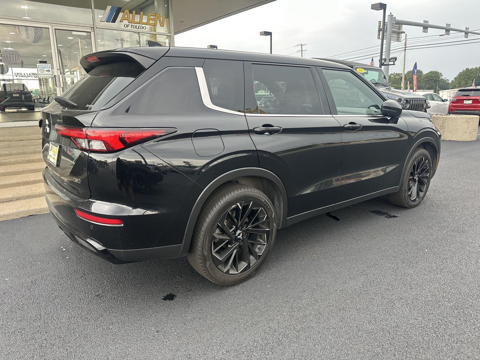 2023 Mitsubishi Outlander SE