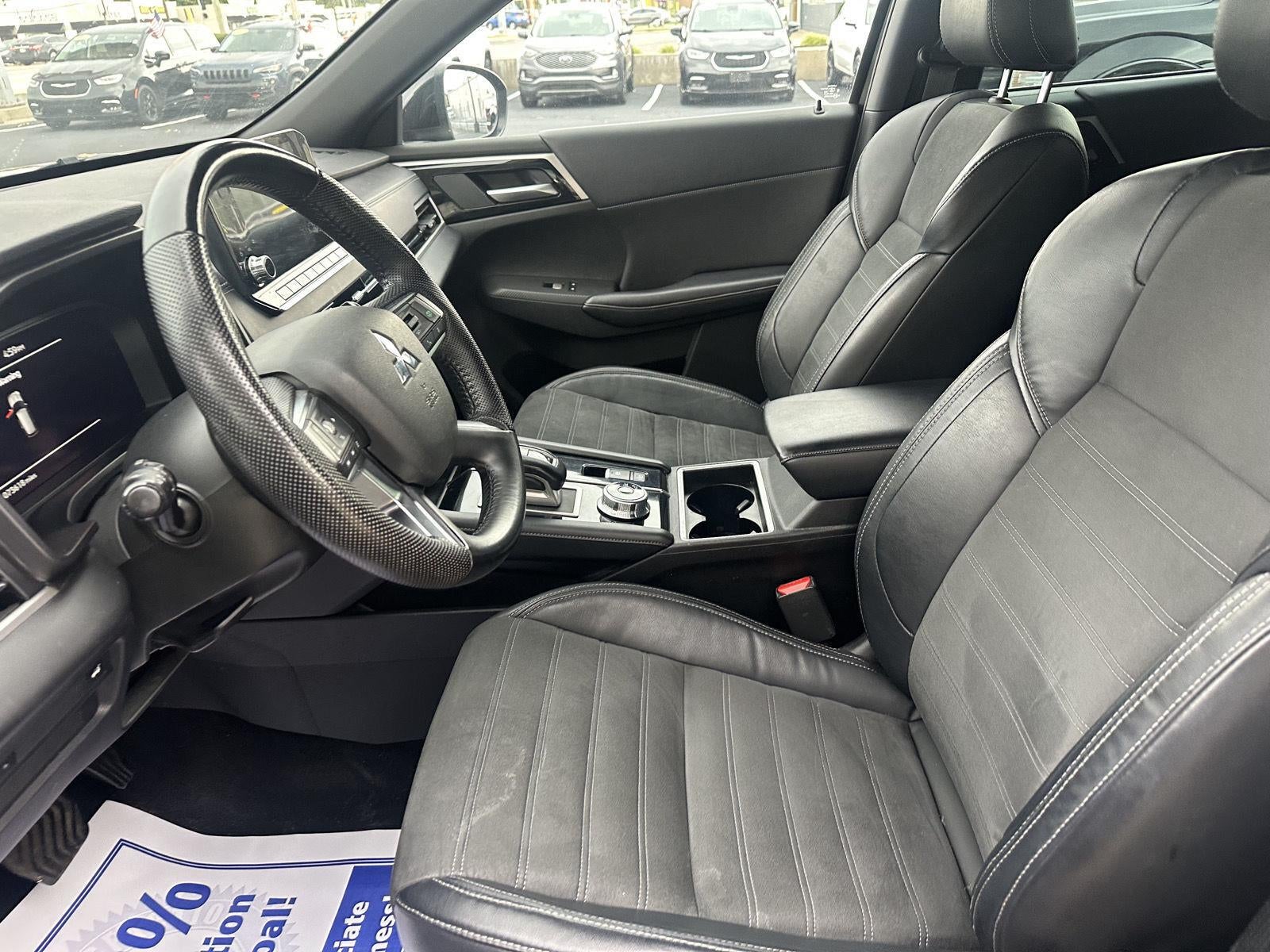 2023 Mitsubishi Outlander SE
