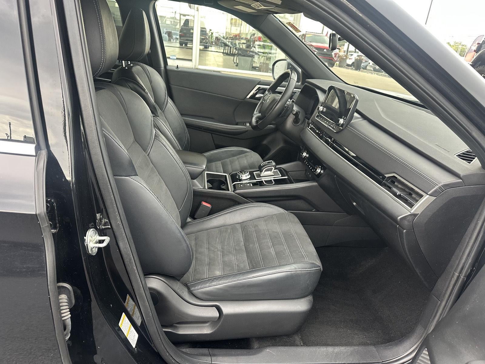 2023 Mitsubishi Outlander SE