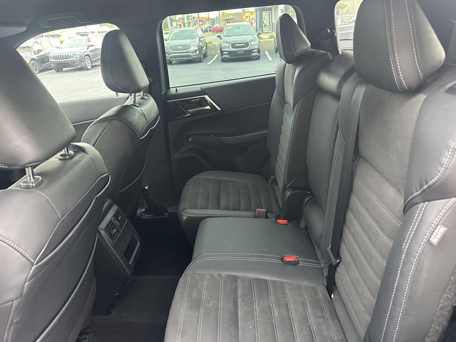 2023 Mitsubishi Outlander SE