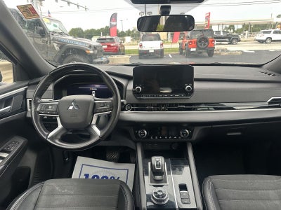 2023 Mitsubishi Outlander SE