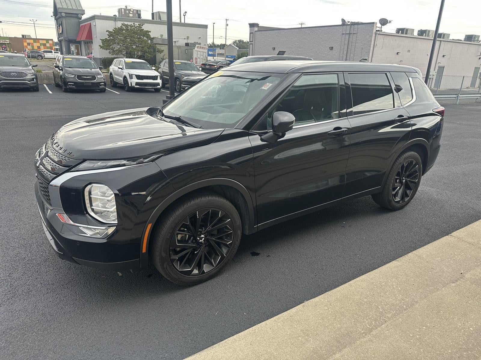 2023 Mitsubishi Outlander SE