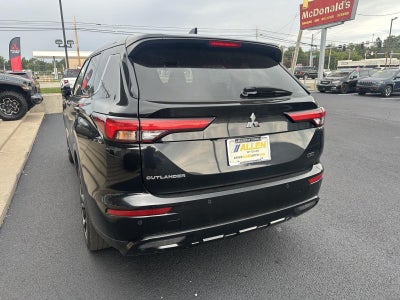 2023 Mitsubishi Outlander SE