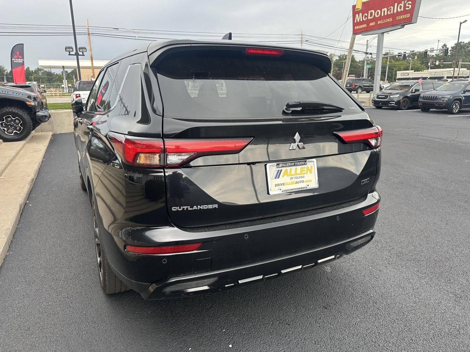 2023 Mitsubishi Outlander SE